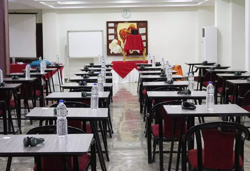 ホテル The Cindrella