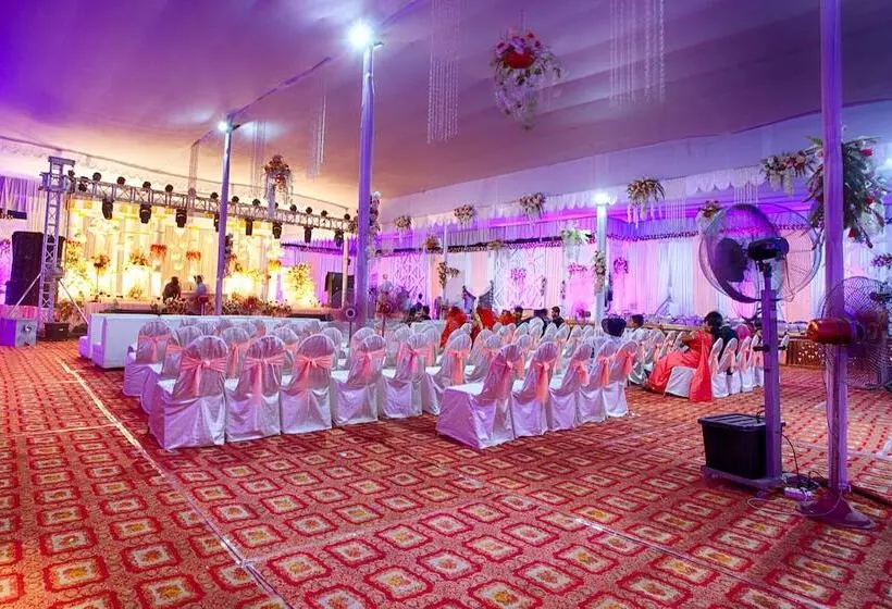 ホテル The Cindrella