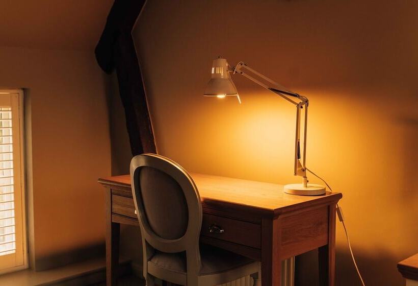 Отель The Sparsholt Barn