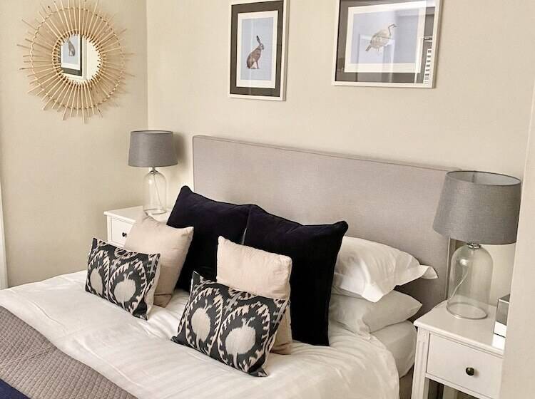 Отель The Sparsholt Barn