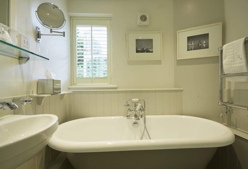 Отель The Sparsholt Barn