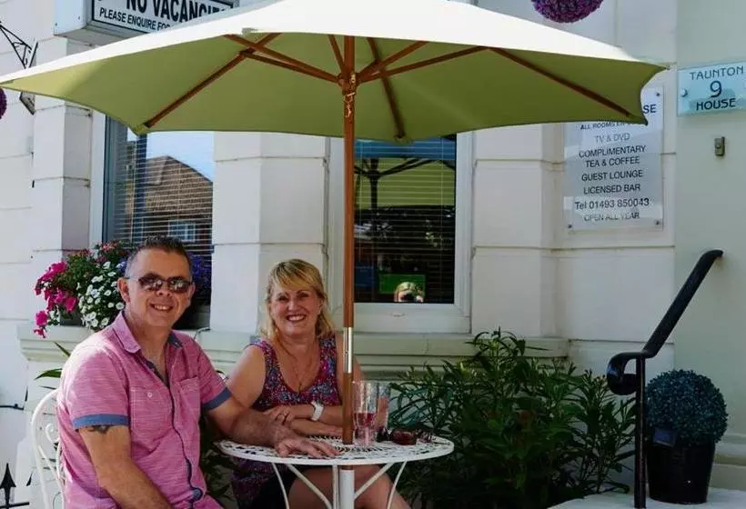 ペンション Taunton House