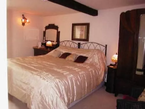 Bed and Breakfast Pig Of Lead