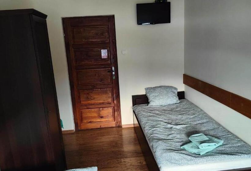 הוסטל Oberża Kniejówka