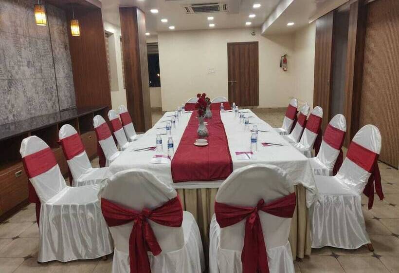 Отель Chinmaye Inn