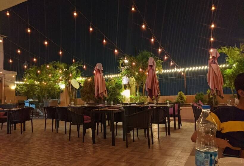 Отель Chinmaye Inn