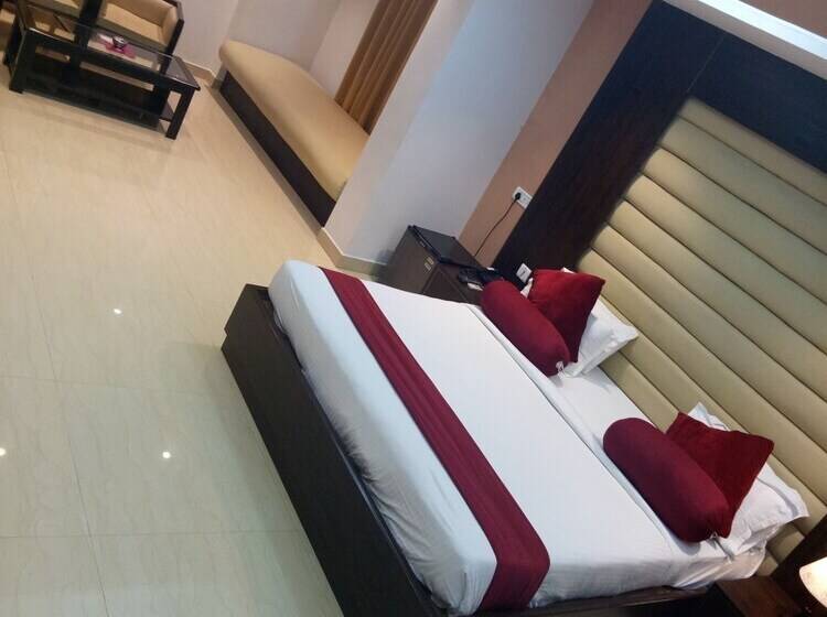 Отель Chinmaye Inn