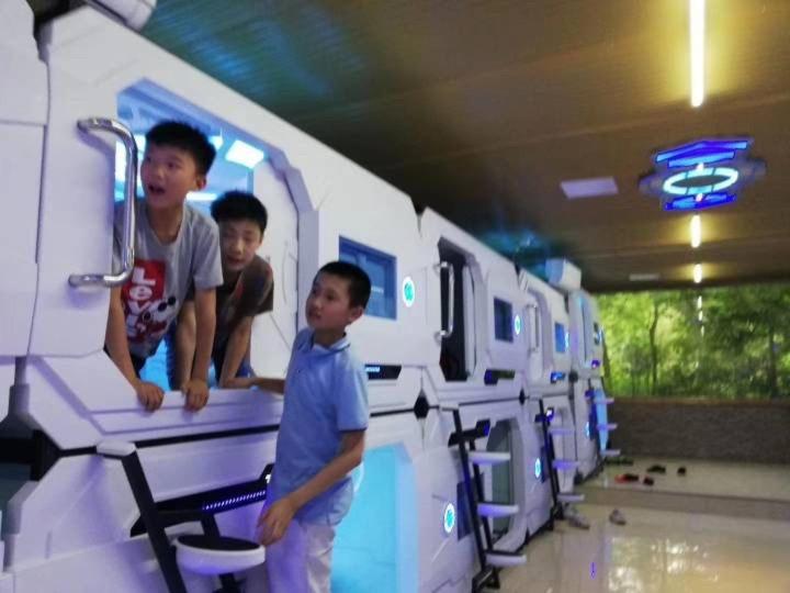 캡슐 호텔 Spacenights Rügen