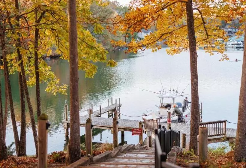 Hotelli Halesford Harbour Resort   Smith Mountain Lake