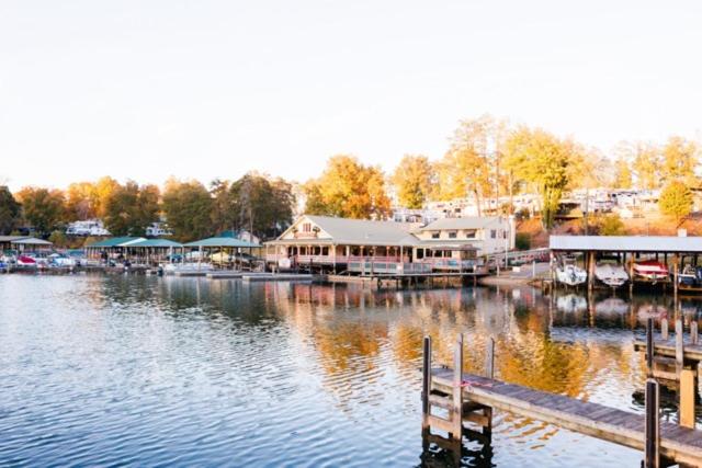 호텔 Halesford Harbour Resort   Smith Mountain Lake