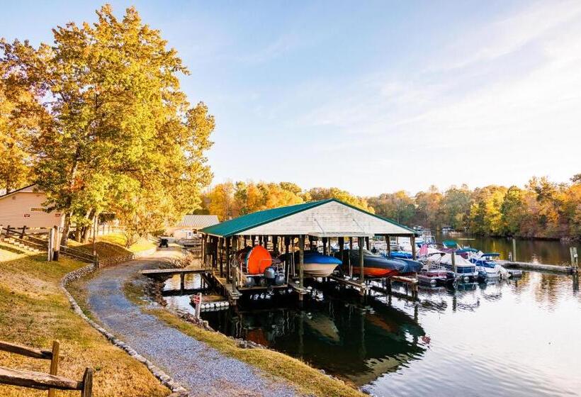 호텔 Halesford Harbour Resort   Smith Mountain Lake
