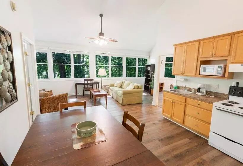 Hotelli Halesford Harbour Resort   Smith Mountain Lake