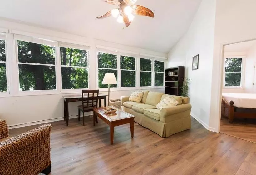 Hotelli Halesford Harbour Resort   Smith Mountain Lake