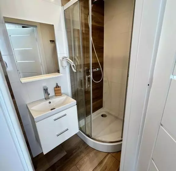 Hotelli I Restauracja „kristal”