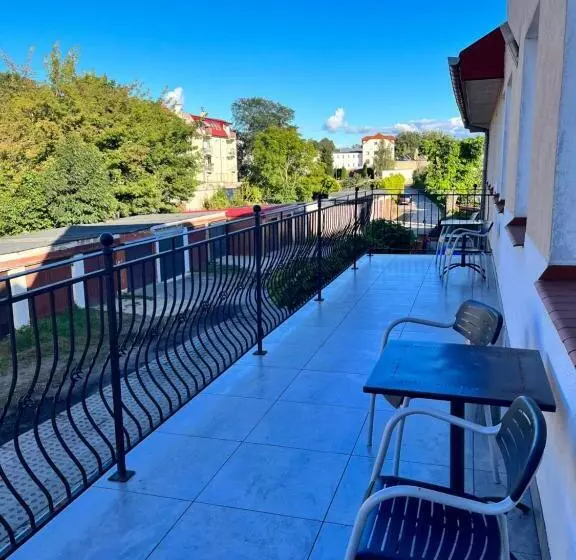 Hotelli I Restauracja „kristal”