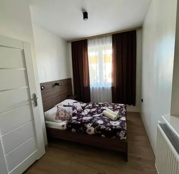 Hotelli I Restauracja „kristal”