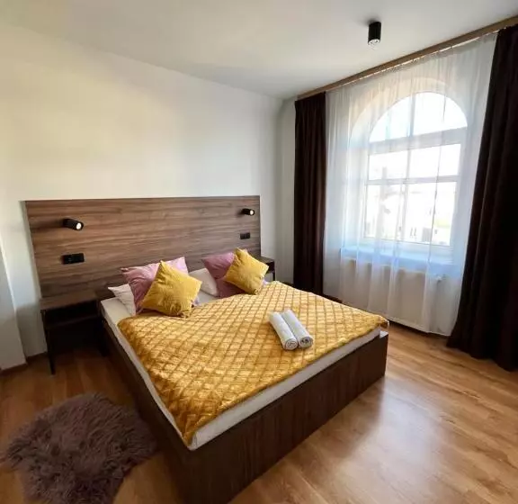 Hotelli I Restauracja „kristal”