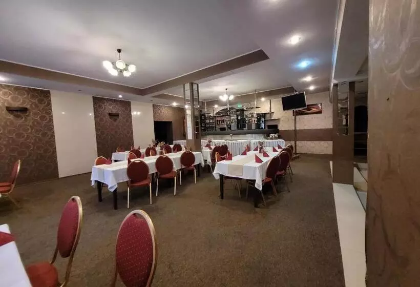 Hotelli I Restauracja „kristal”