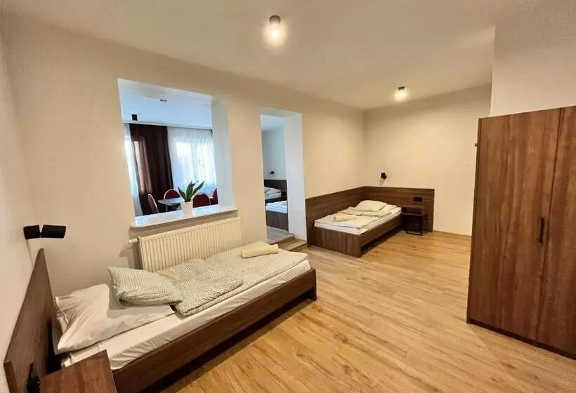 Hotelli I Restauracja „kristal”