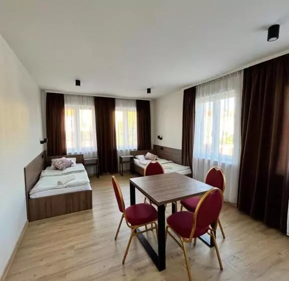 Hotelli I Restauracja „kristal”