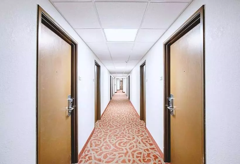 هتل Norwood Inn & Suites Milwaukee