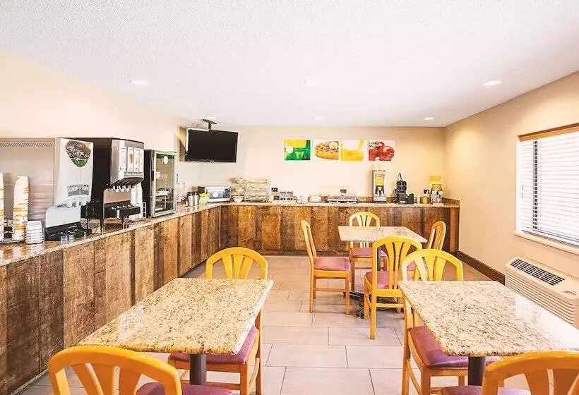 هتل Norwood Inn & Suites Milwaukee