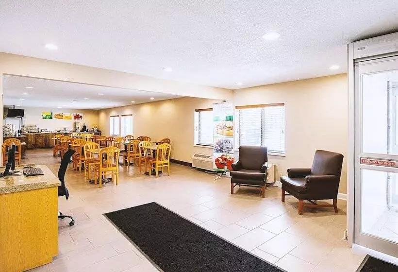 هتل Norwood Inn & Suites Milwaukee