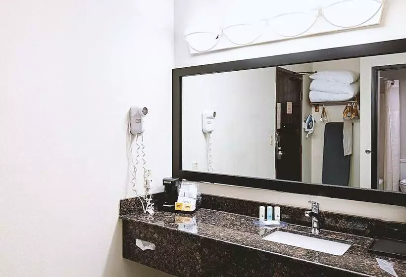 هتل Norwood Inn & Suites Milwaukee