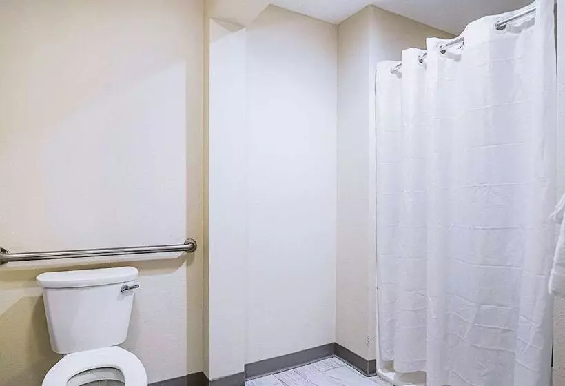 هتل Norwood Inn & Suites Milwaukee