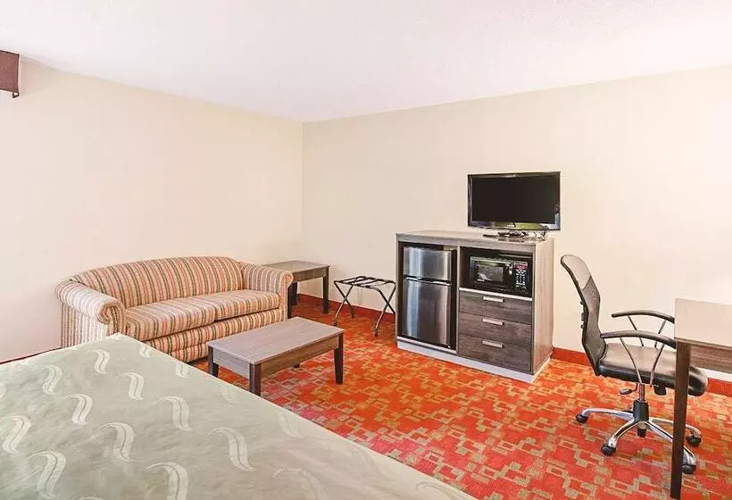 هتل Norwood Inn & Suites Milwaukee