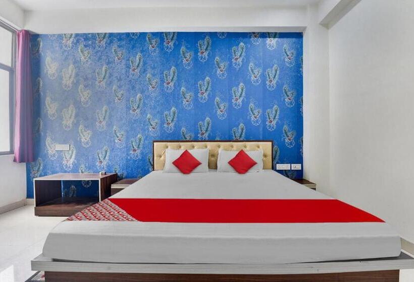 בית מלון כפרי Oyo 90099  Grand Beach