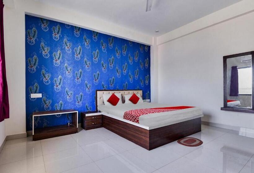 בית מלון כפרי Oyo 90099  Grand Beach