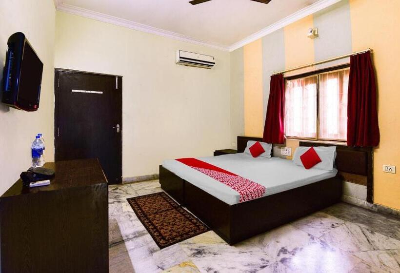 בית מלון כפרי Oyo 90099  Grand Beach