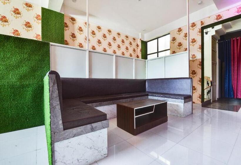 בית מלון כפרי Oyo 90099  Grand Beach