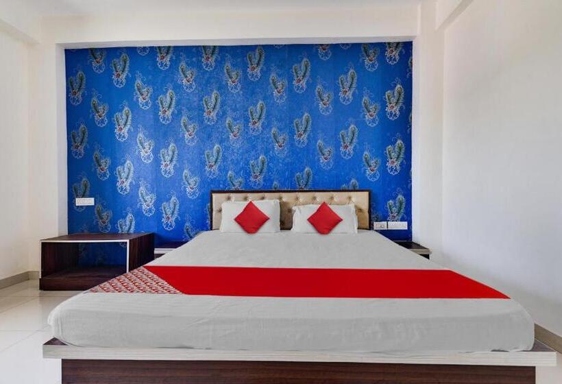 בית מלון כפרי Oyo 90099  Grand Beach