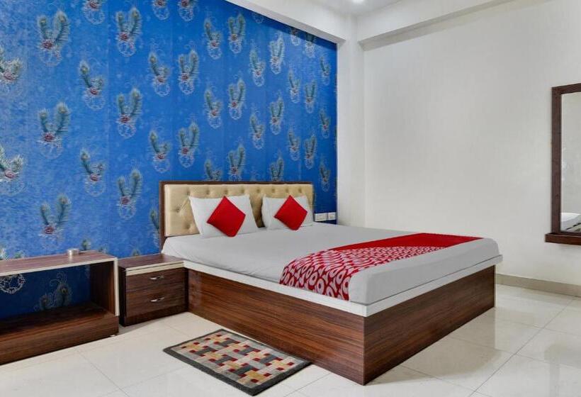 בית מלון כפרי Oyo 90099  Grand Beach