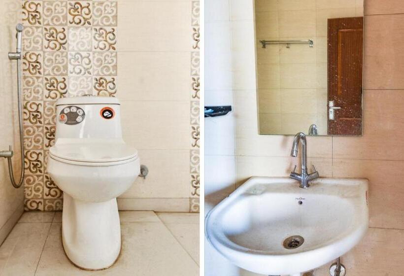 בית מלון כפרי Oyo 90099  Grand Beach