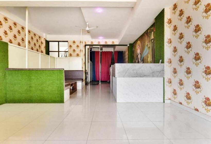 בית מלון כפרי Oyo 90099  Grand Beach