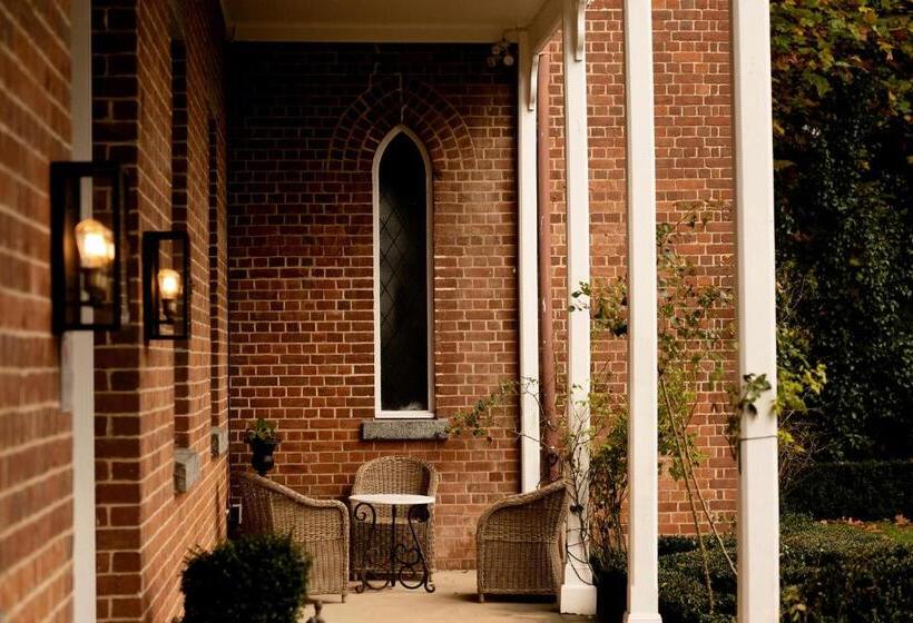 Отель The Doncaster