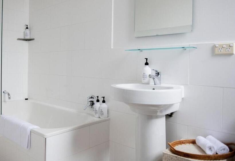 Отель The Doncaster