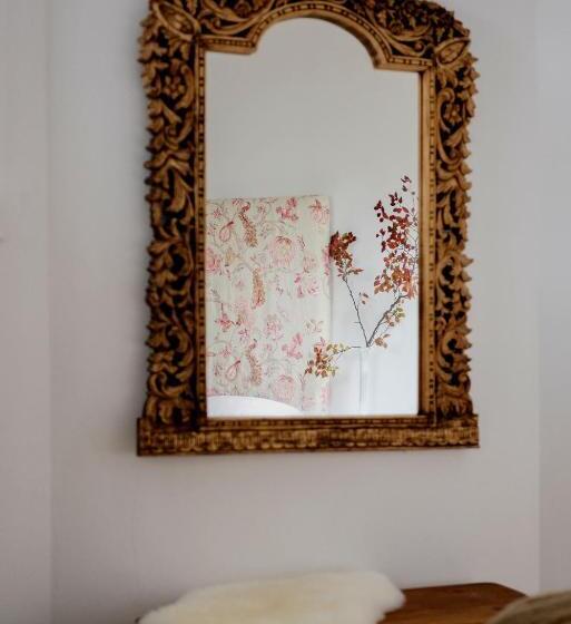 Отель The Doncaster