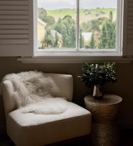 Отель The Doncaster