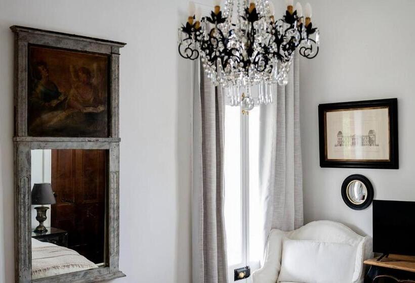 Отель The Doncaster