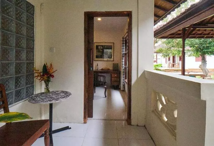 Majatalo Rumah Paros & Gallery