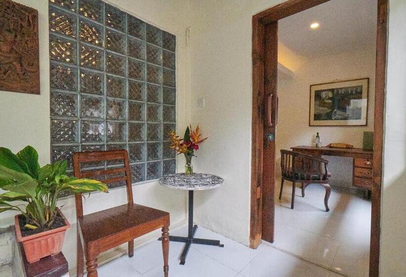 Пансион Rumah Paros & Gallery