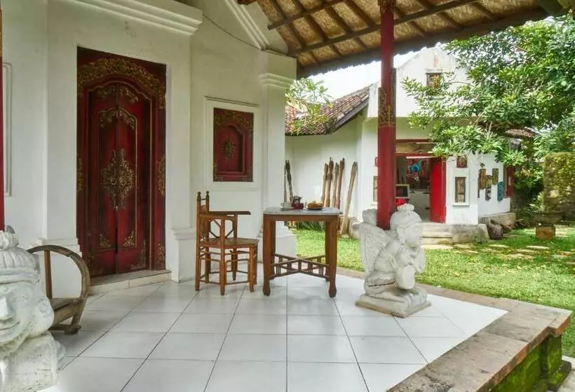 Majatalo Rumah Paros & Gallery