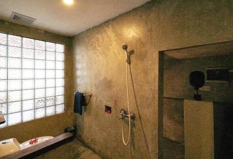 Пансион Rumah Paros & Gallery