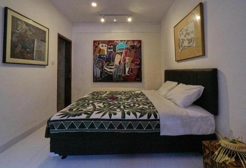 Пансион Rumah Paros & Gallery