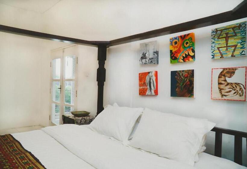 Пансион Rumah Paros & Gallery