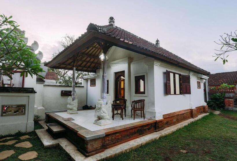 Пансион Rumah Paros & Gallery